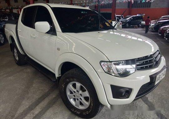 Selling White Mitsubishi Strada 2014 Automatic Diesel 