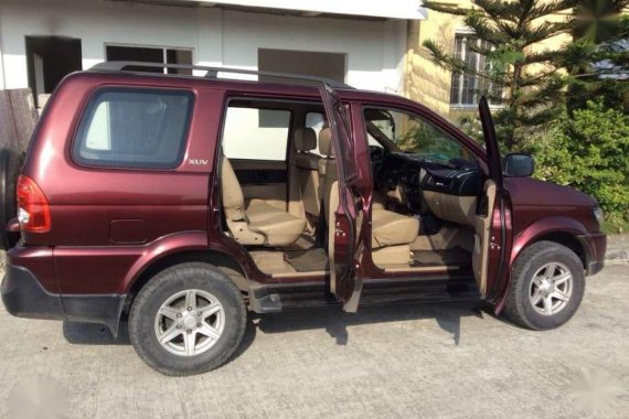 Selling Maroon Isuzu Crosswind 2015 in Malolos