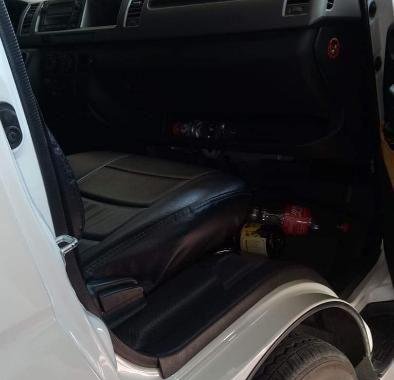 Sell 2nd Hand 2011 Toyota Hiace Manual Diesel at 50000 km in Taytay