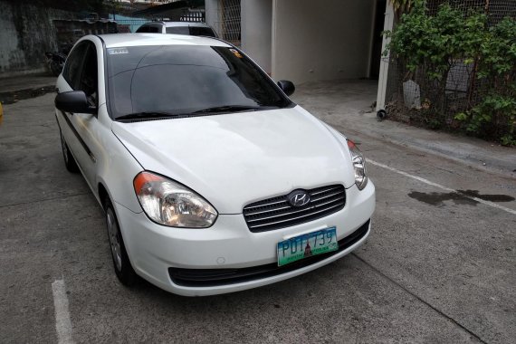 White Hyundai Accent 2010 at 150000 km for sale