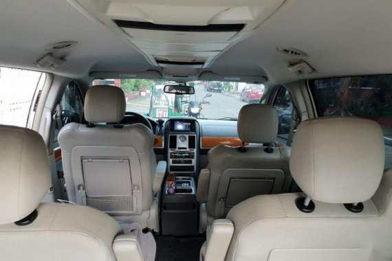 Selling 2nd Hand Chrysler Town And Country 2009 in Muntinlupa