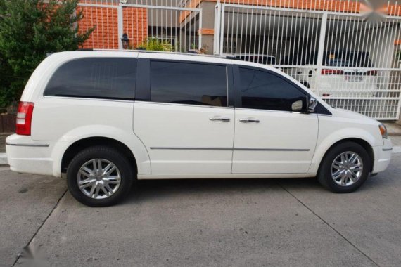 Selling 2nd Hand Chrysler Town And Country 2009 in Muntinlupa