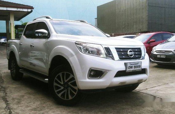 White Nissan Navara 2017 at 17640 km for sale