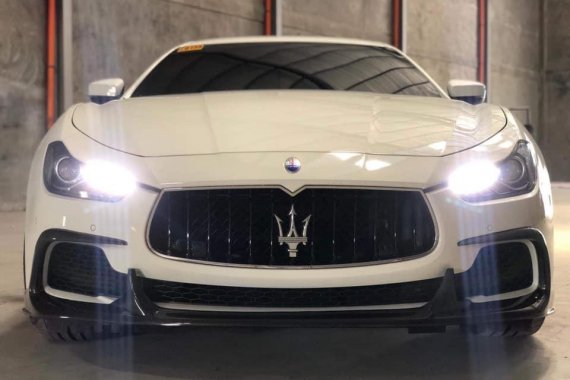 White Maserati Ghibli 2016 Sedan at 10000 km for sale