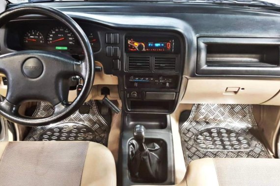 Silver 2014 Isuzu Crosswind Manual Diesel for sale in Quezon City 