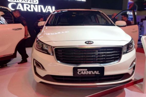 Selling Brand New Kia Grand Carnival 2019 in Makati