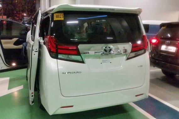 Sell Brand New 2019 Toyota Alphard Van in Laguna 