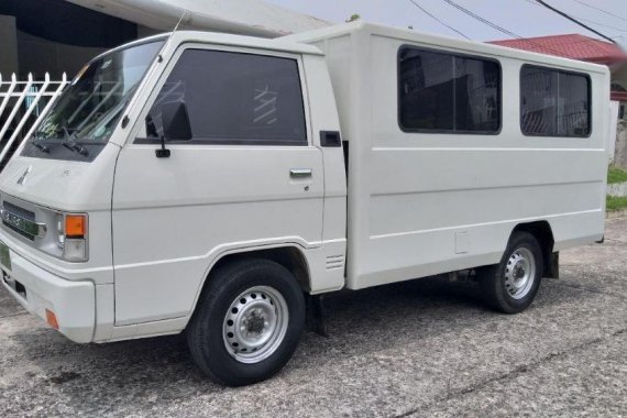 Sell 2nd Hand 2017 Mitsubishi L300 Van at 18000 km in Cebu City