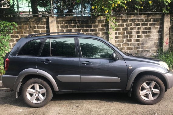 Selling 2nd Hand Toyota Rav 4 2004 in Manila 