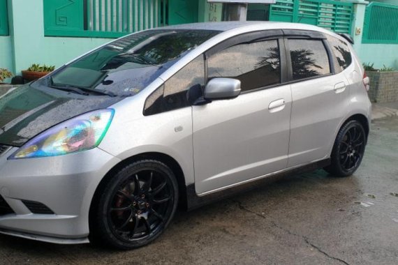 Selling 2nd Hand Honda Jazz 2010 in Biñan