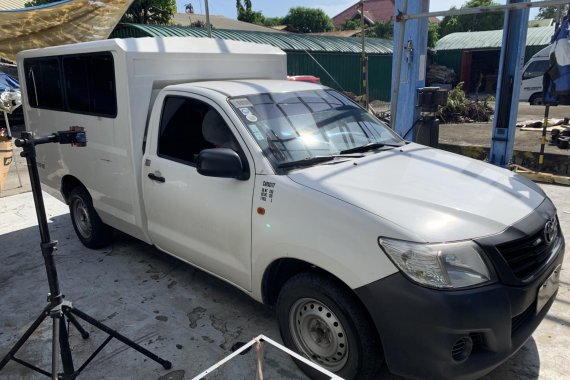 Selling White Toyota Hilux 2014 Truck in Quezon City 