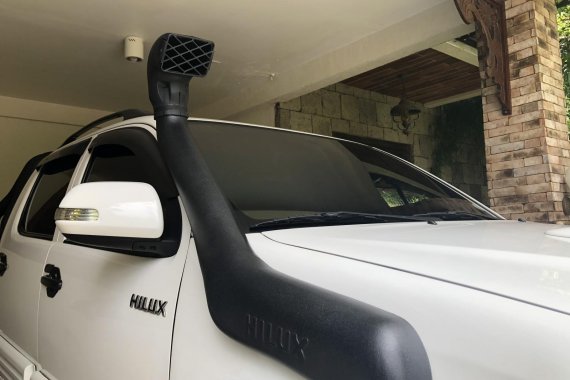 White 2015 Toyota Hilux Truck for sale in Batangas 