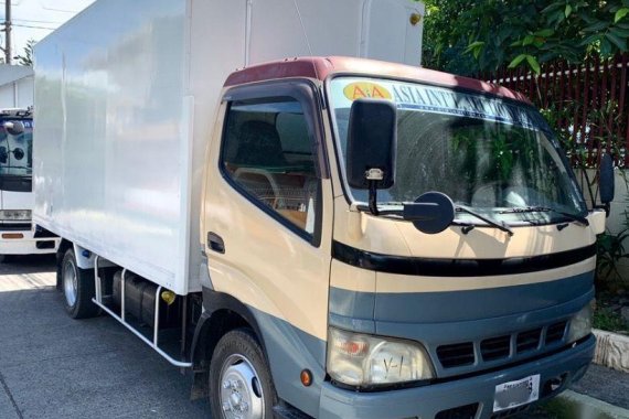 Selling 2nd Hand Isuzu Elf 2006 Van in Pasig