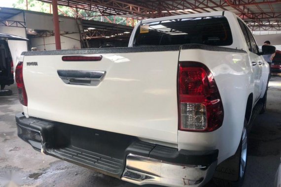 Selling White Toyota Hilux 2016 in Quezon City