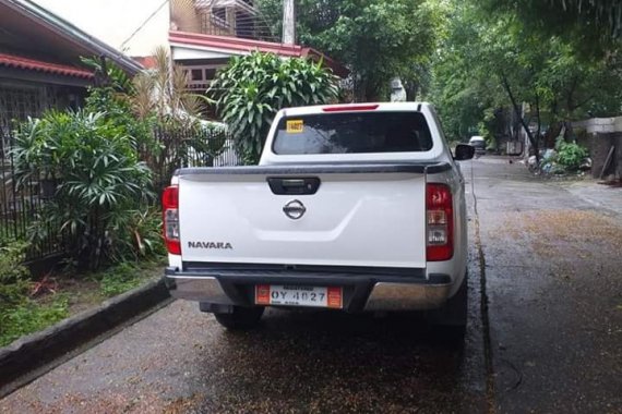 White Nissan Navara 2017 Truck at 50000 km for sale 