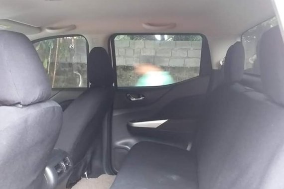 White Nissan Navara 2017 Truck at 50000 km for sale 