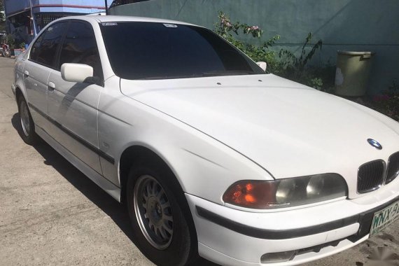 Selling 2nd Hand Bmw 523I 2000 Automatic Gasoline at 120000 km in Makati