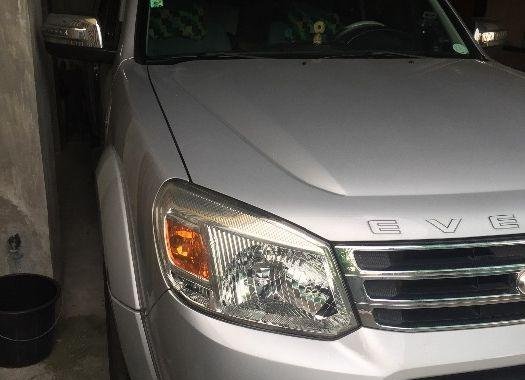 Selling 2nd Hand Ford Everest 2013 at 60000 km in Taguig