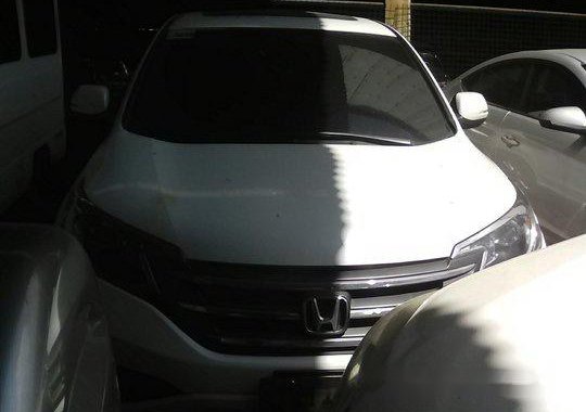 White Honda Cr-V 2012 at 26000 km for sale