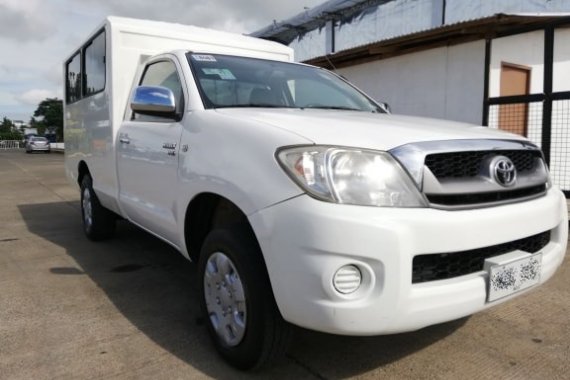 Sell White 2010 Toyota Hilux in Isabela 