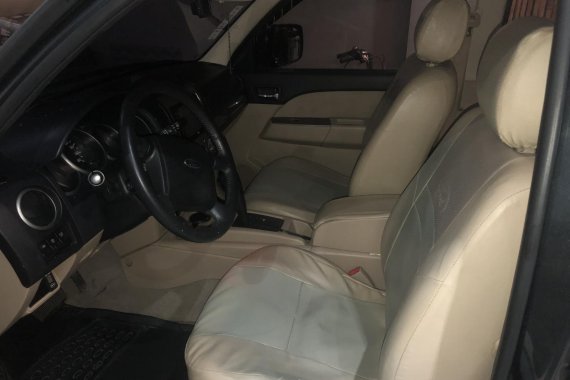 Selling 2nd Hand Ford Everest 2013 at 80000 km in Leyte 