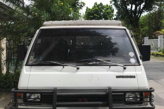 Selling Used Mitsubishi L300 1994 Van in Angeles 