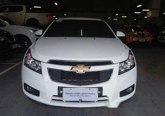 Selling White Chevrolet Cruze 2012 Automatic Gasoline at 30000 km