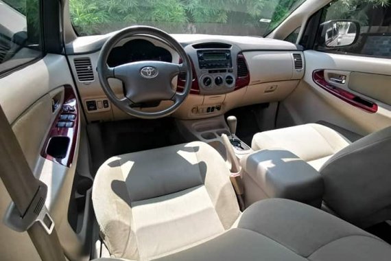 Selling Red Toyota Innova 2006 Automatic Gasoline in Candoni 