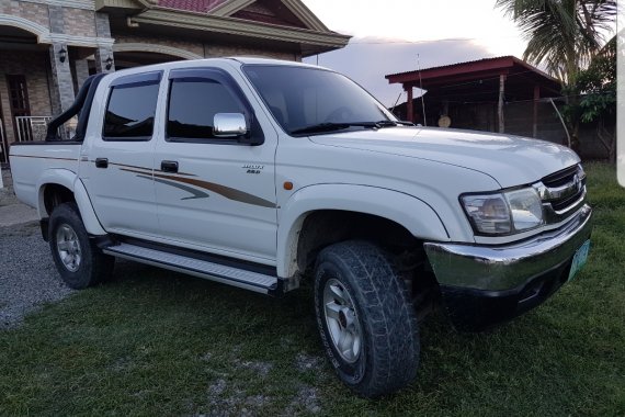 Selling Used Toyota Hilux 2004 at 130000 km in Isabela 