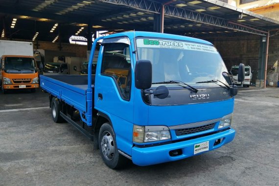 Blue Isuzu Elf 2006 Truck at 100000 km for sale 