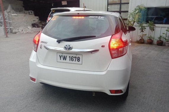 Selling White Toyota Yaris 2016 Hatchback Automatic Gasoline in Manila