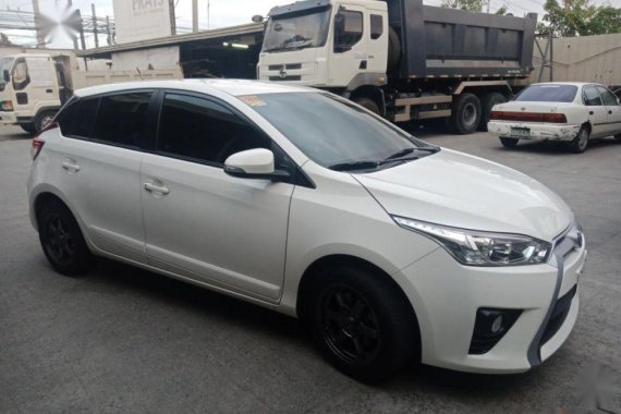 Selling White Toyota Yaris 2016 Hatchback Automatic Gasoline in Manila