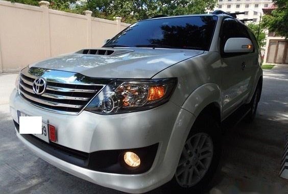 Selling White Toyota Fortuner 2014 Automatic Gasoline in Manila