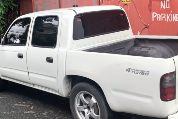 White Toyota Hilux 2001 Manual for sale in Las Pinas 