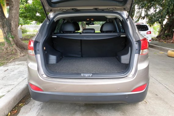 Selling Brown Hyundai Tucson 2012 Automatic Gasoline 