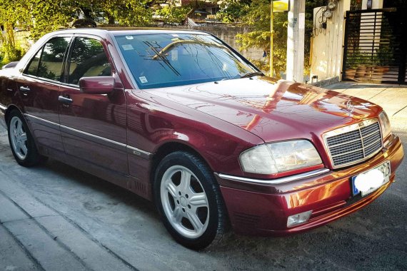 Selling Red Mercedes-Benz C220 1996 Sedan at 115000 km 