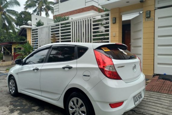 Selling White Hyundai Accent 2015 Hatchback Automatic Diesel at 47000 km 