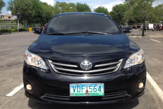 Selling Used Toyota Corolla Altis 2013 Automatic at 68000 km 