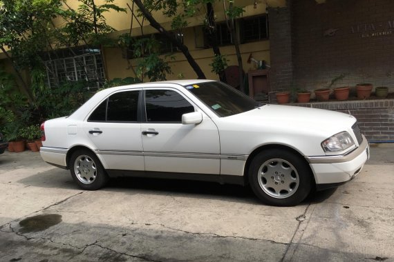 White 1995 Mercedes-Benz C220 Automatic for sale in Metro Manila 
