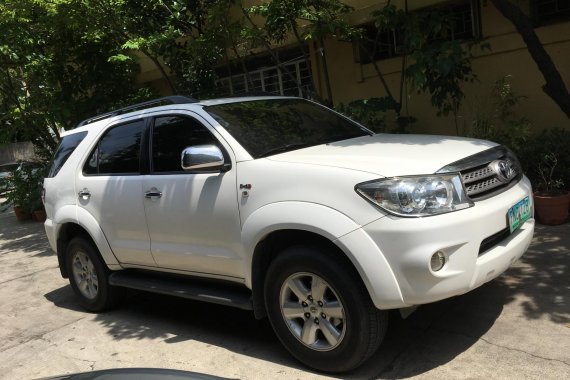 Sell White 2010 Toyota Fortuner at 112290 km in Metro Manila 