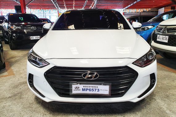 Sell White 2016 Hyundai Elantra at 22000 km 