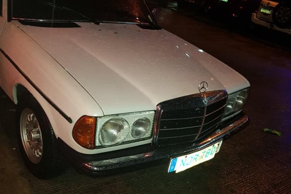 1982 Mercedes-Benz 260 Manual Gasoline for sale