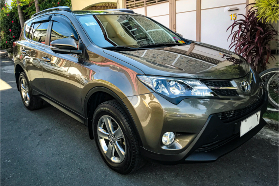 Selling Used 2015 Toyota Rav4 at 47000 km in Pasig 