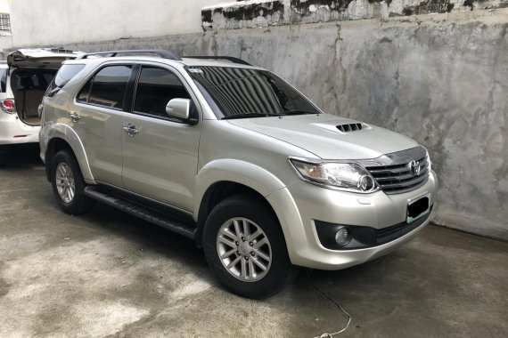 Selling Silver Toyota Fortuner 2013 Automatic Diesel at 90000 km 