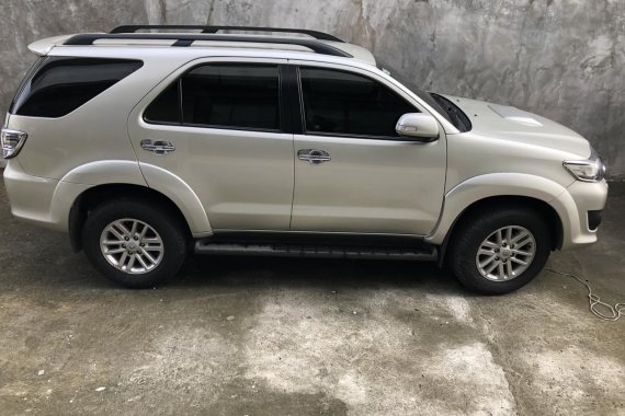 Selling Silver Toyota Fortuner 2013 Automatic Diesel at 90000 km 