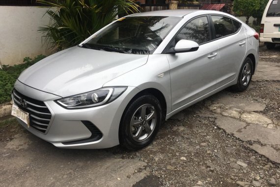 Silver Hyundai Elantra 2017 at 15000 km for sale in Lucena 