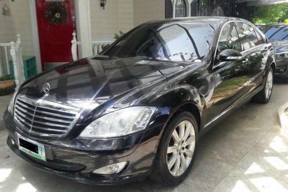 Black 2009 Mercedez-Benz S-Class at 20000 km for sale 