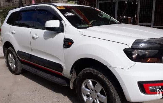 White Ford Everest 2017 at 29000 km for sale in Quezon City 