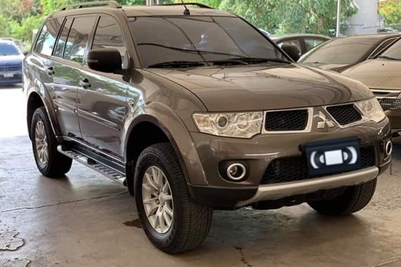 Brown Mitsubishi Montero 2013 for sale in Makati 