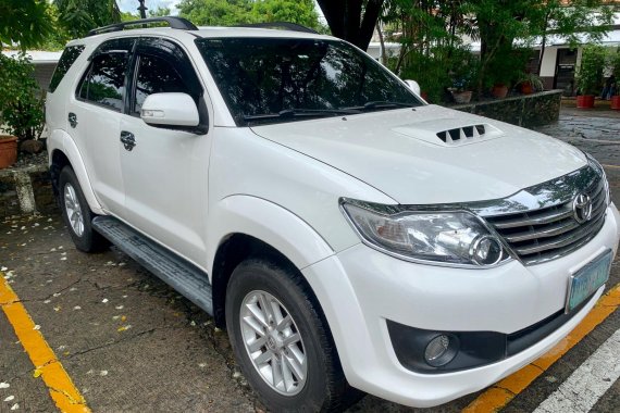 White Toyota Fortuner 2014 Automatic Diesel at 90000 km for sale 